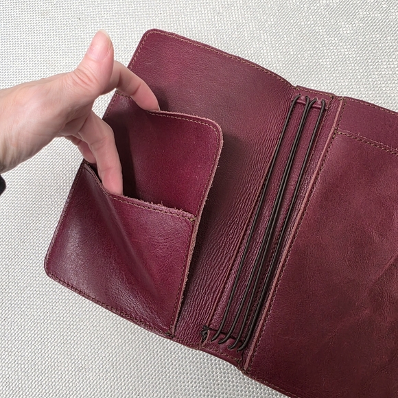 Planner Perfect Burgundy Leather Travelers Notebook - B6 Size - Picture 5 of 11